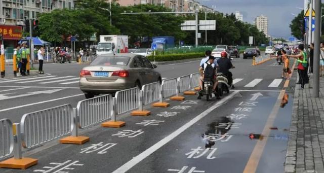 非機(jī)動(dòng)車道被占，電動(dòng)車怎么走？車主提出兩個(gè)現(xiàn)實(shí)方案